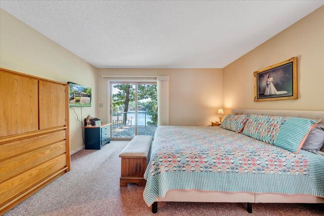 123 Tradewind TER, Huddleston, VA 24104