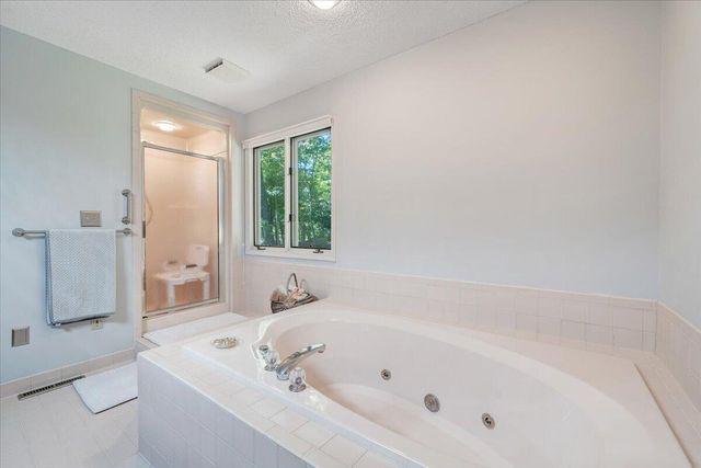 123 Tradewind TER, Huddleston, VA 24104