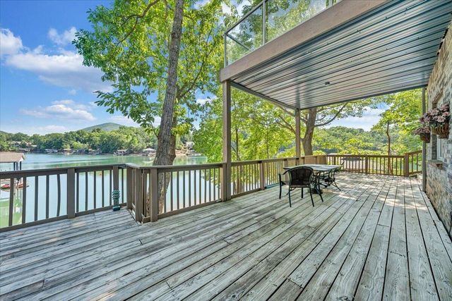 123 Tradewind TER, Huddleston, VA 24104