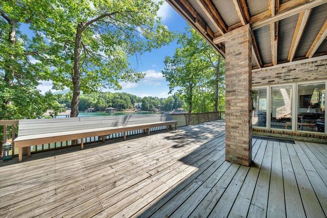 123 Tradewind TER, Huddleston, VA 24104