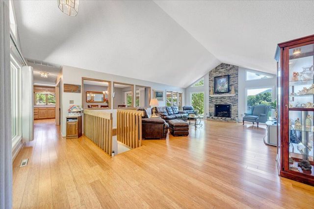 123 Tradewind TER, Huddleston, VA 24104