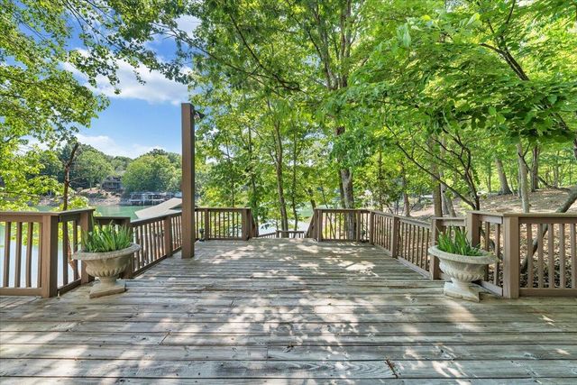 123 Tradewind TER, Huddleston, VA 24104