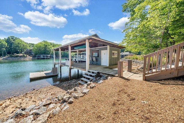 123 Tradewind TER, Huddleston, VA 24104