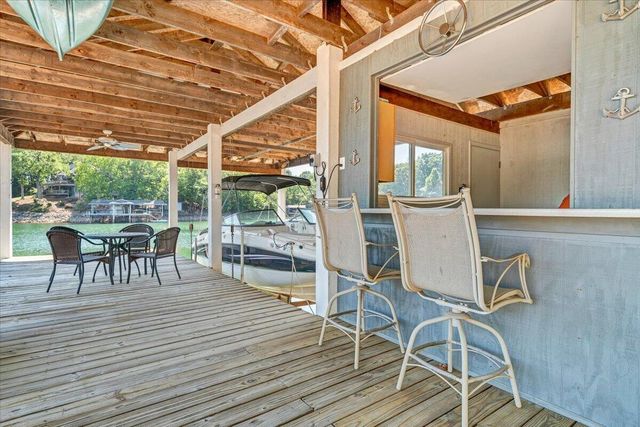 123 Tradewind TER, Huddleston, VA 24104