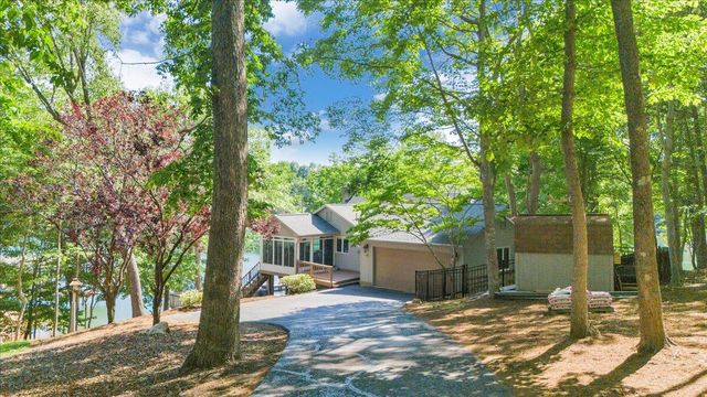 123 Tradewind TER, Huddleston, VA 24104