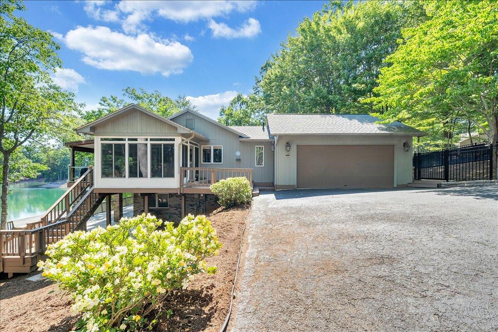 123 Tradewind TER, Huddleston, VA 24104