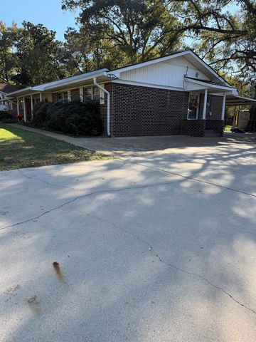 721 W College Street, Nashville, AR 71852