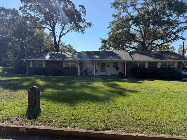 721 W College Street, Nashville, AR 71852