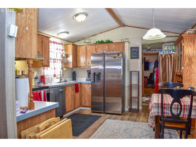 4425 W MAIN St 31, Medford, OR 97501