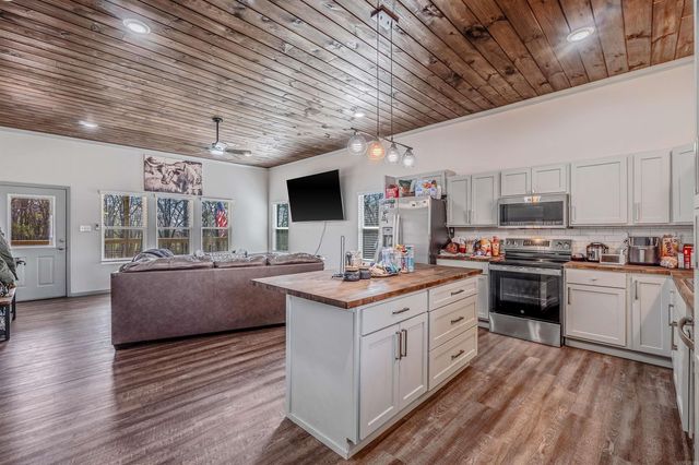 14 Tiny Town Drive, Cabot, AR 72023