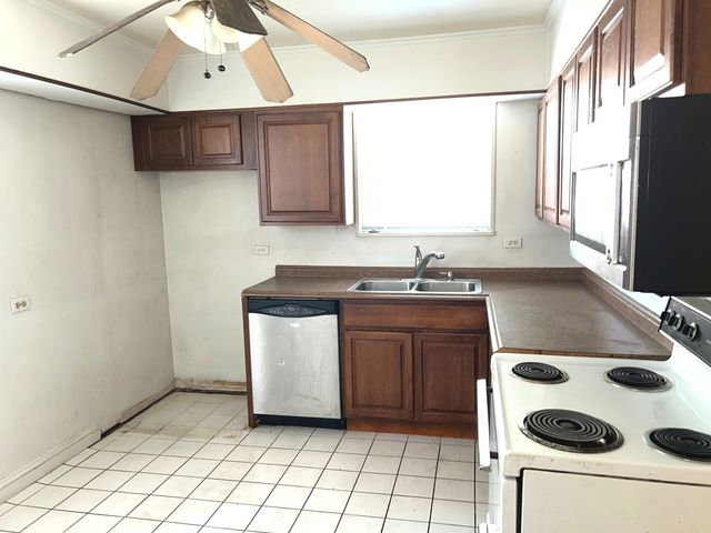 2222 Spruce Road, Homewood, IL 60430