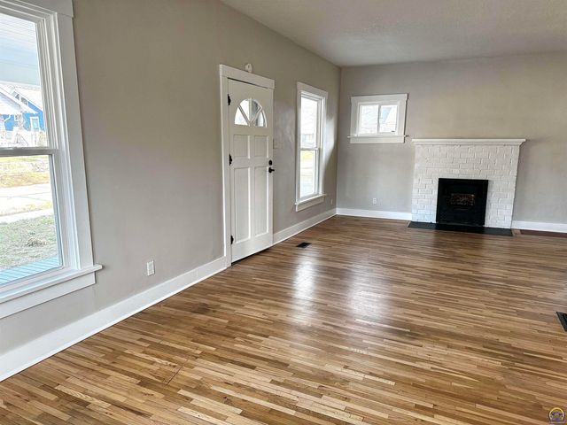 944 SW Jewell AVE, Topeka, KS 66606