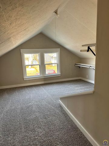 944 SW Jewell AVE, Topeka, KS 66606