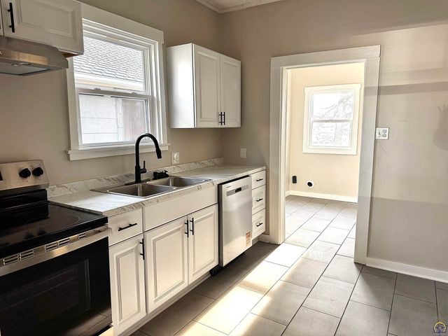 944 SW Jewell AVE, Topeka, KS 66606