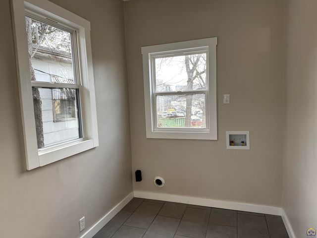 944 SW Jewell AVE, Topeka, KS 66606