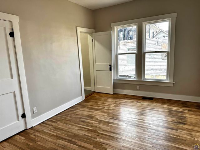 944 SW Jewell AVE, Topeka, KS 66606