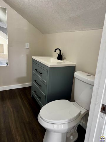 944 SW Jewell AVE, Topeka, KS 66606