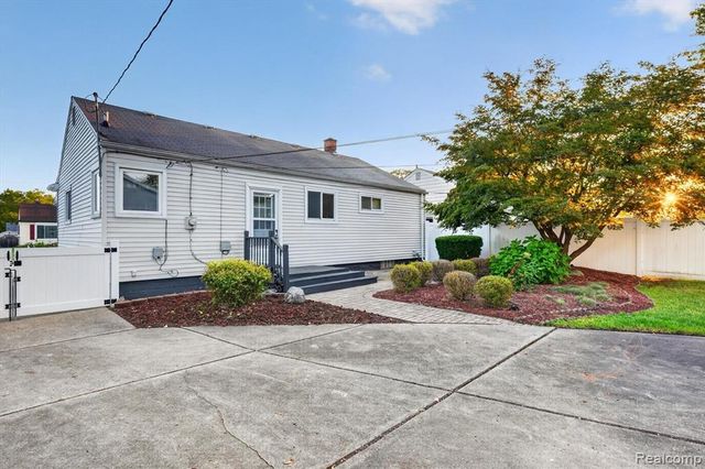 30935 Sheridan Street, Garden City, MI 48135