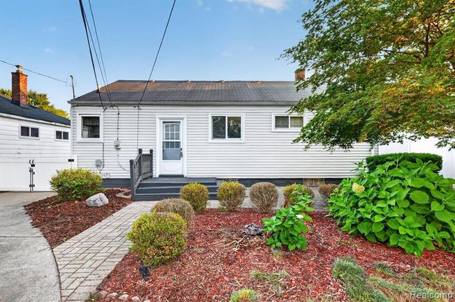 30935 Sheridan Street, Garden City, MI 48135