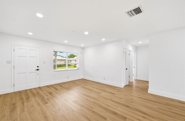 8410 NW 59th Place, Tamarac, FL 33321