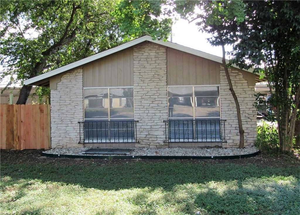 2724 Saint Edwards CIR A, Austin, TX 78704