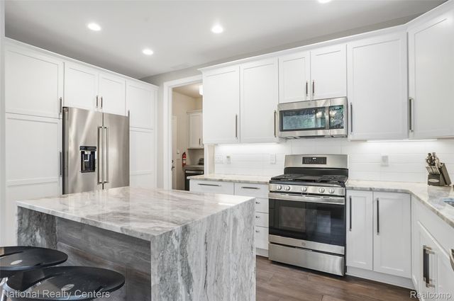 42516 Gateway Drive, Plymouth Charter Township, MI 48170