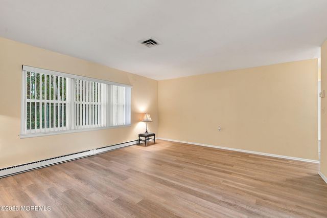 419A Chatham Court, Lakewood, NJ 08701