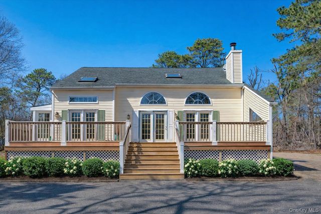 221 E Montauk Highway, Hampton Bays, NY 11946