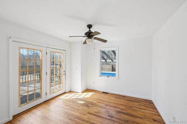 221 E Montauk Highway, Hampton Bays, NY 11946