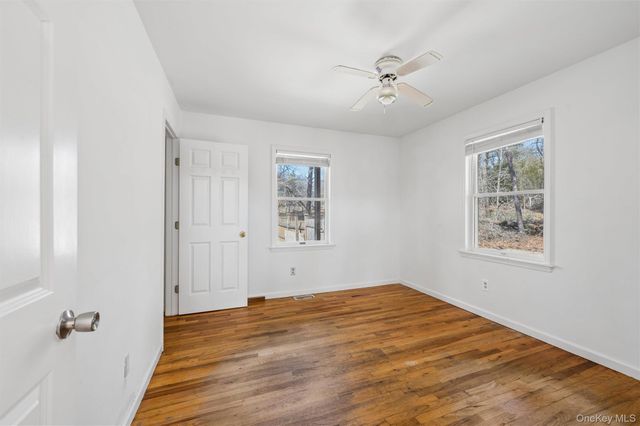 221 E Montauk Highway, Hampton Bays, NY 11946