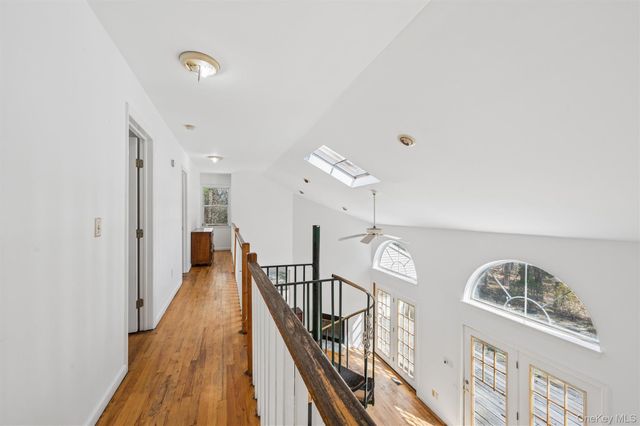 221 E Montauk Highway, Hampton Bays, NY 11946