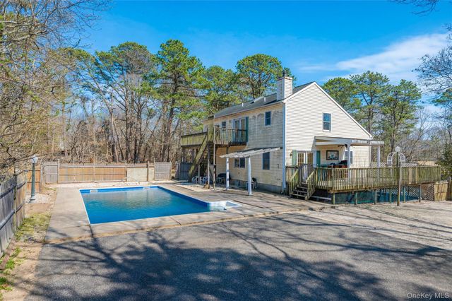 221 E Montauk Highway, Hampton Bays, NY 11946