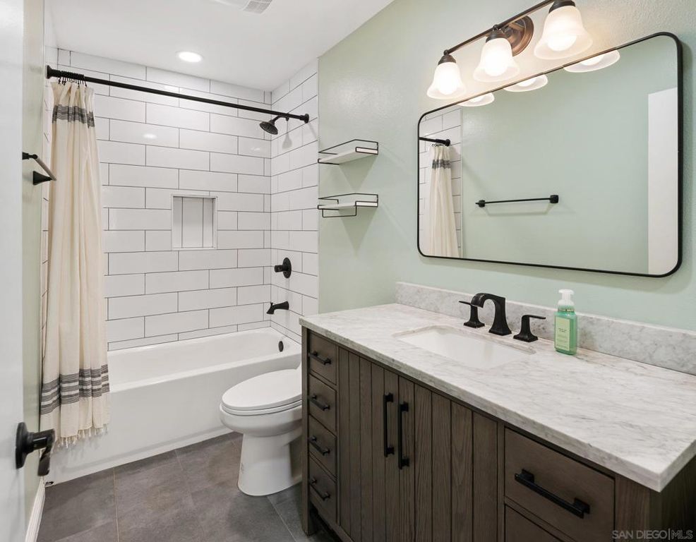 Image 15 of property listing at 6442 Bell Bluff, San Diego, CA 92119