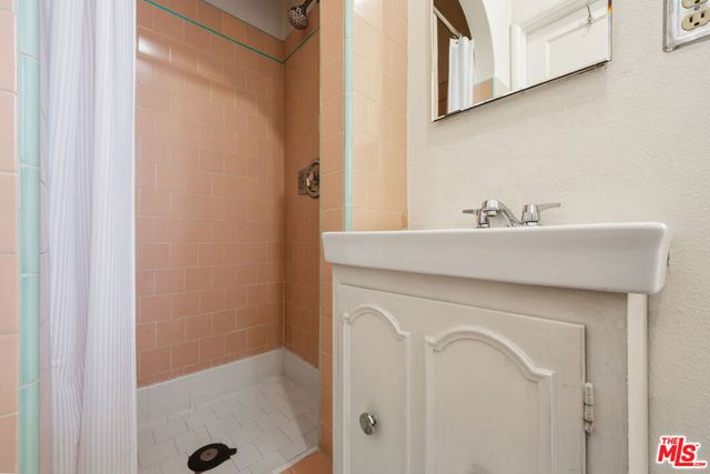 2430 W 77th Street, Inglewood, CA 90305