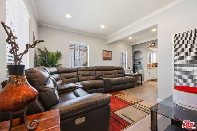 2430 W 77th Street, Inglewood, CA 90305