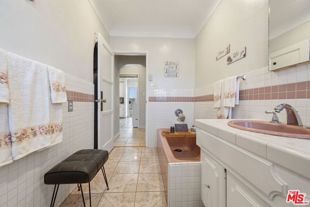 2430 W 77th Street, Inglewood, CA 90305