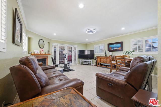 2430 W 77th Street, Inglewood, CA 90305