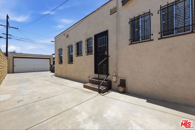 2430 W 77th Street, Inglewood, CA 90305