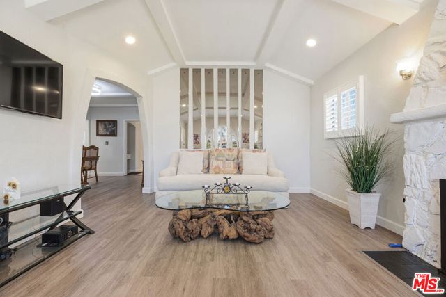 2430 W 77th Street, Inglewood, CA 90305