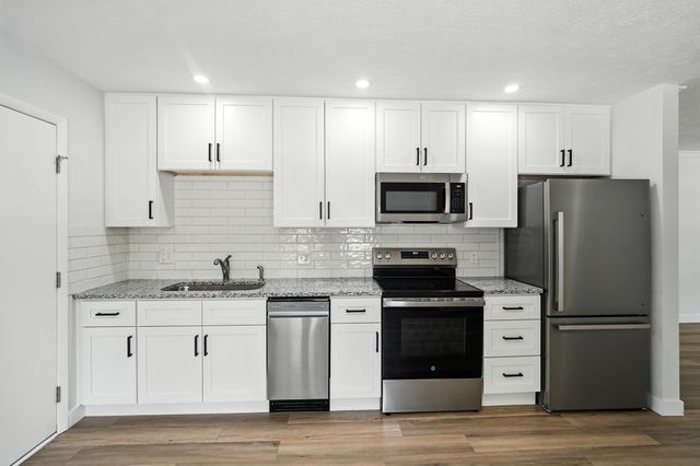 2100 Manhattan Boulevard 2100 Manhattan Boulevard, Springfield, OH 45504