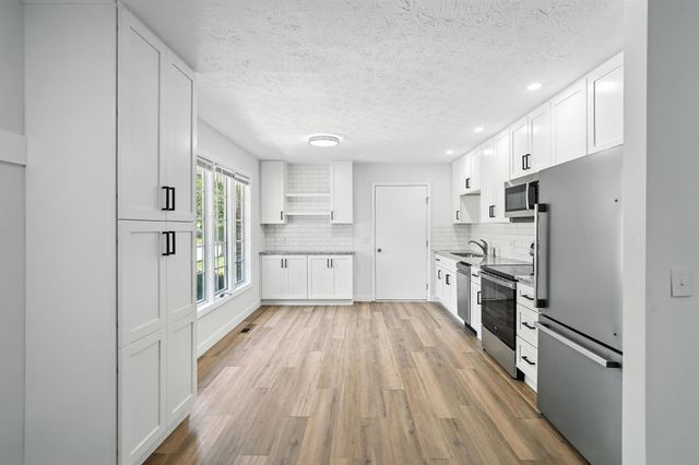 2100 Manhattan Boulevard 2100 Manhattan Boulevard, Springfield, OH 45504