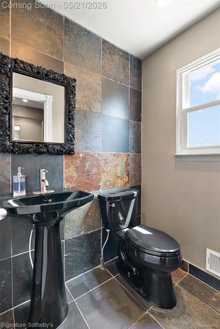 115 W Houstonia Avenue, Royal Oak, MI 48073