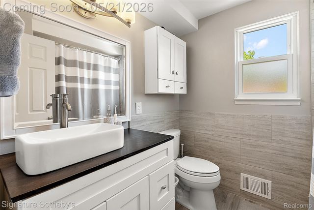 115 W Houstonia Avenue, Royal Oak, MI 48073