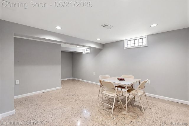 115 W Houstonia Avenue, Royal Oak, MI 48073