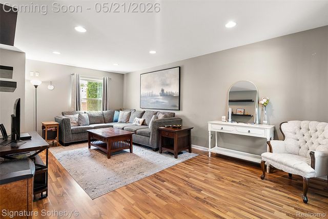 115 W Houstonia Avenue, Royal Oak, MI 48073