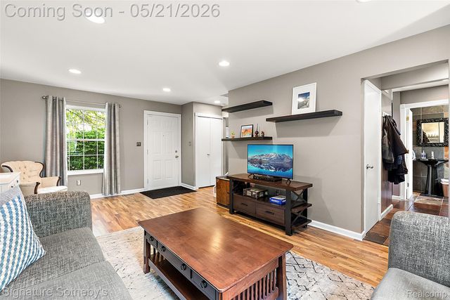 115 W Houstonia Avenue, Royal Oak, MI 48073