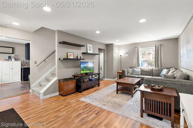 115 W Houstonia Avenue, Royal Oak, MI 48073