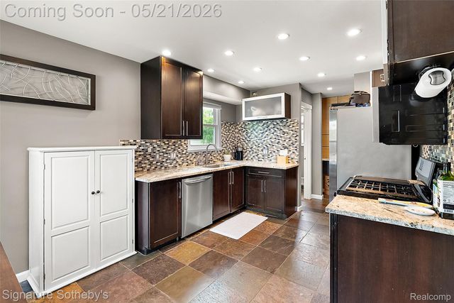 115 W Houstonia Avenue, Royal Oak, MI 48073