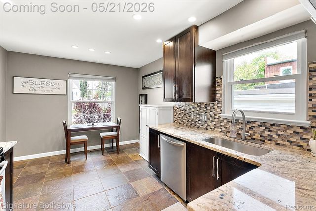 115 W Houstonia Avenue, Royal Oak, MI 48073