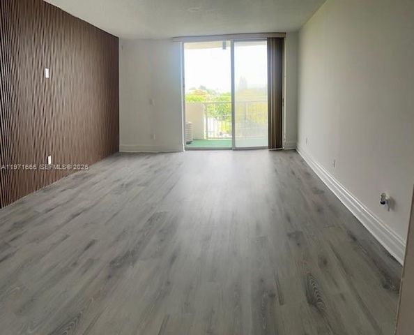 2000 NE 135th St 601, North Miami, FL 33181